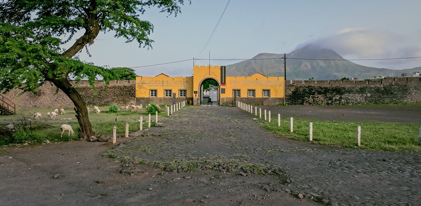 Chão Verde de Pássaros Escritos Tarrafal